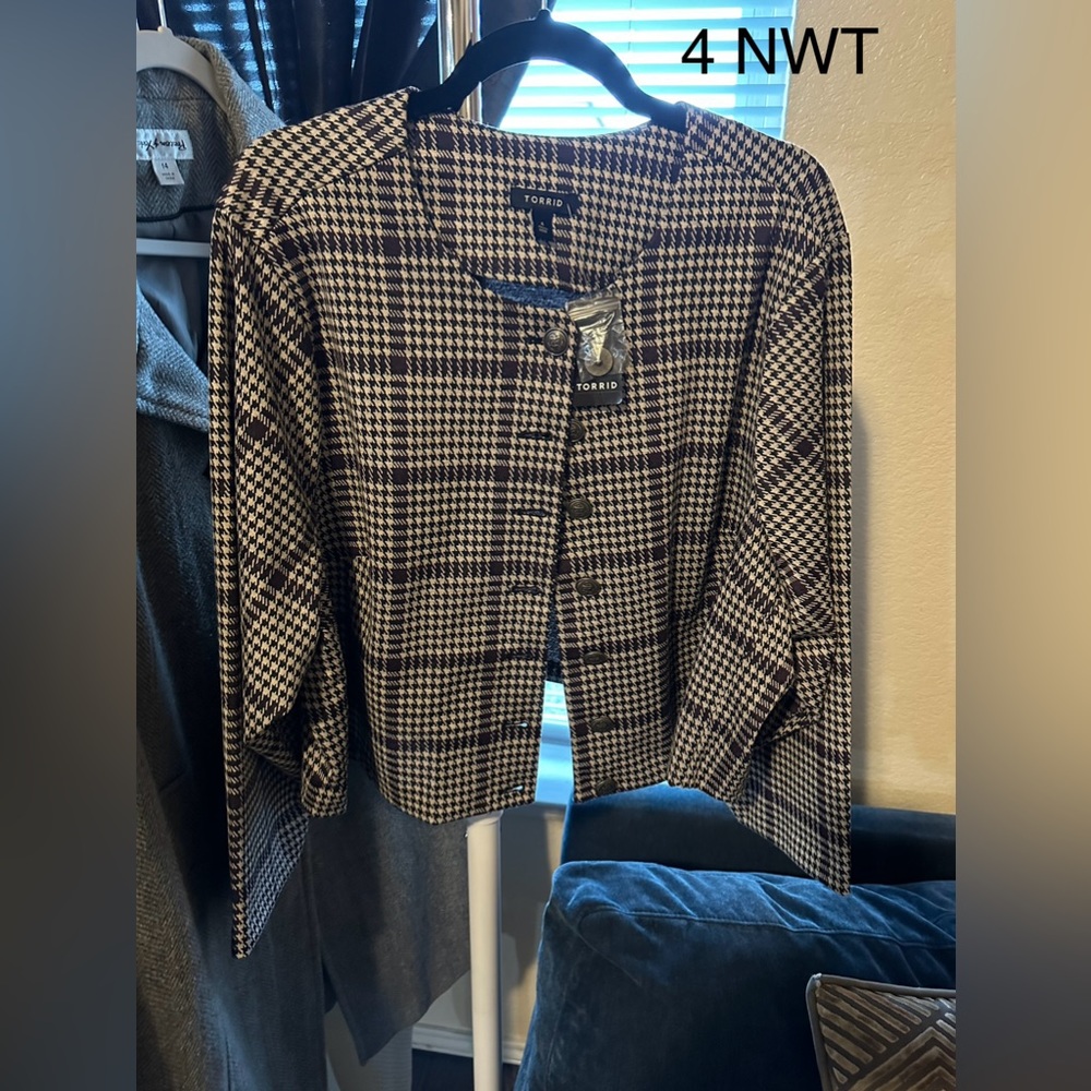 Beautiful size 4 Torrid Blazer